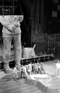 Repetitie met het decorstuk, het beeld van Che Guevara, Bestanddeelnr 922-5459