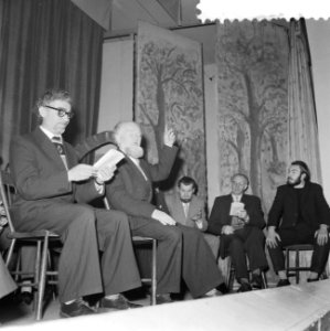 Repetitie passiespelen in Tegelen, het proces tegen Jezus 2e van links Annas ( G, Bestanddeelnr 911-0329