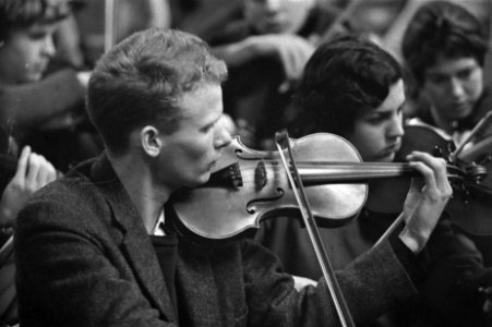 Repetitie van het Nederlands Studenten Orkest in Bergen, Bestanddeelnr 911-9495 photo