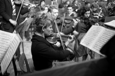 Repetitie van het Nederlands Studenten Orkest in Bergen, Bestanddeelnr 911-9500 photo