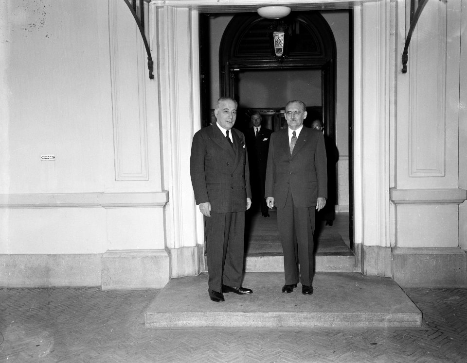 Rene Meyer president Hoge autoriteit van de KSG bezoek Dr. W. Drees, Bestanddeelnr 907-2625