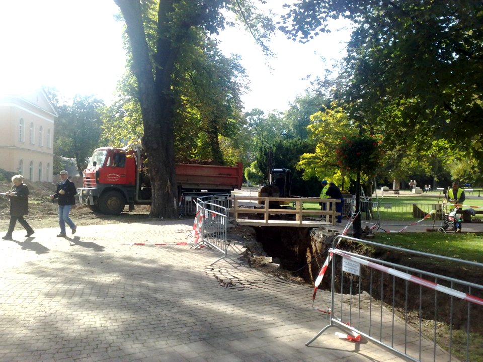 Renovace plynovodu u Vojenskych lazni 04102013 A