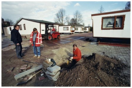 Reparatie van het riool op het Jozef Bauererf. NL-HlmNHA 54034271