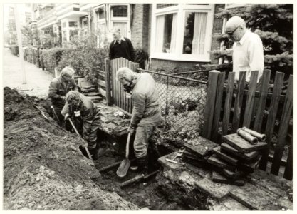 Reparatie gaslek aan de Garenkokerskade vervuilde grond