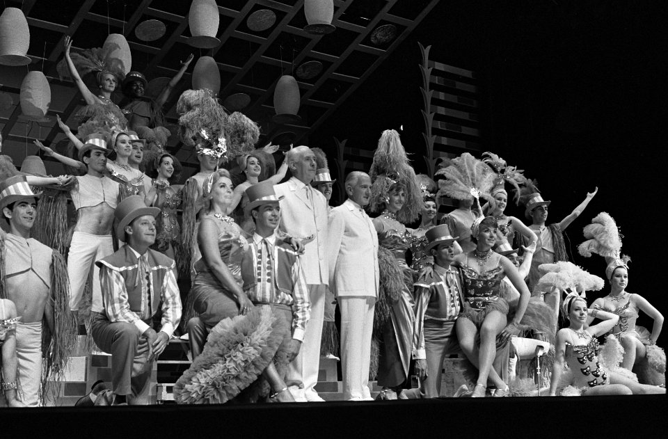 Repetitie revue Snip en Snap Willy Walden en Piet Muyselaar temidden van de Sl, Bestanddeelnr 915-3114