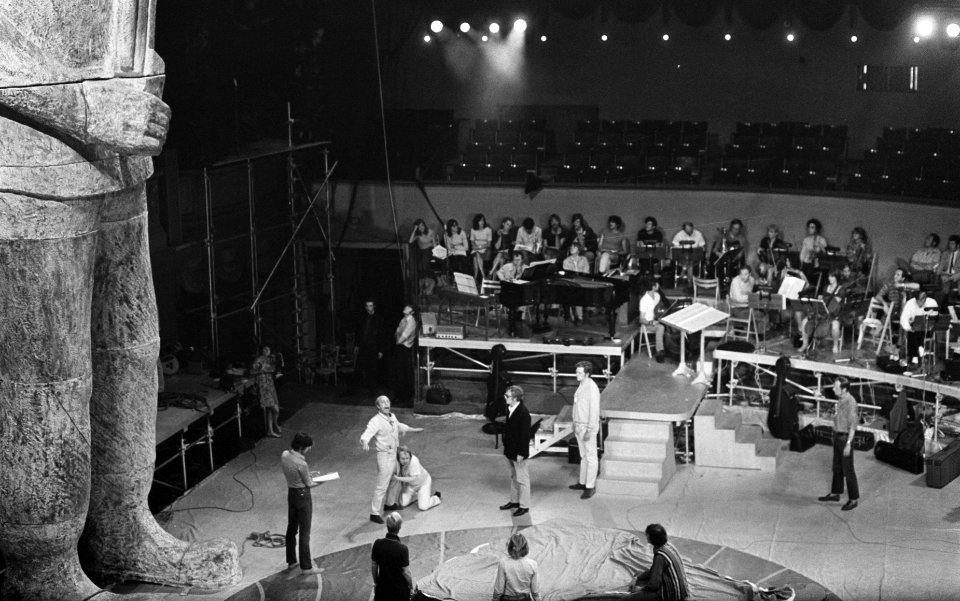 Repetitie met het decorstuk, het beeld van Che Guevara, Bestanddeelnr 922-5461