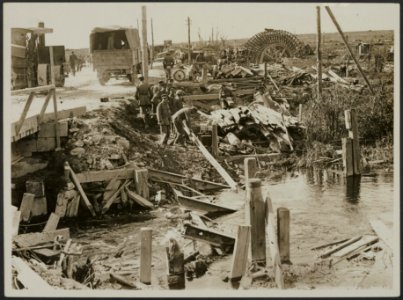 Repairing bridges on the Somme after the advance., Bestanddeelnr 158-1823