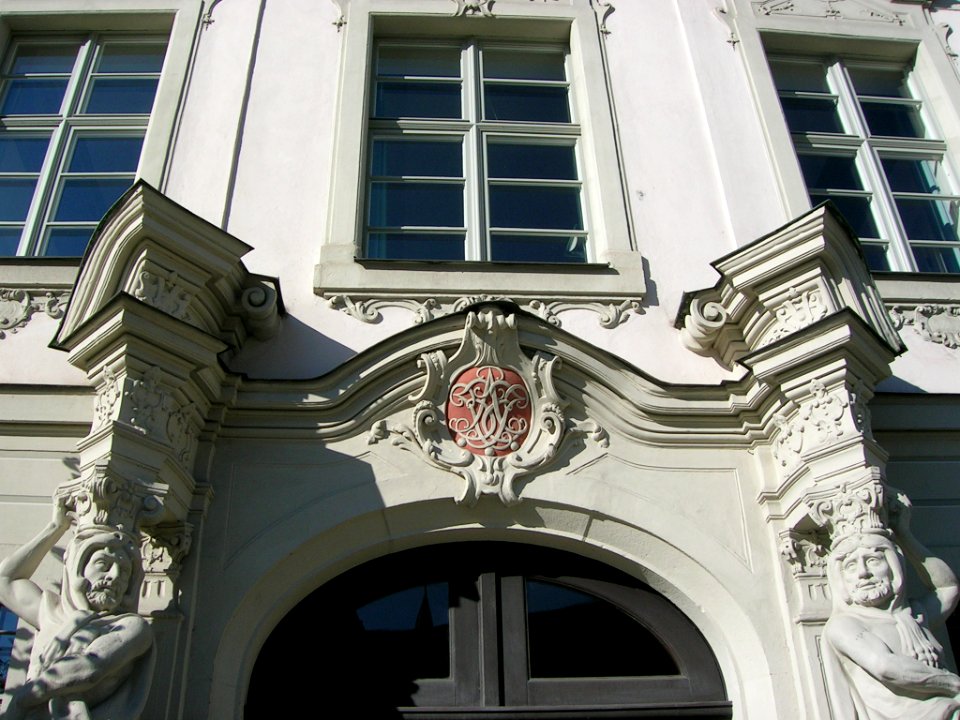 Residenzplatz 10 Eichstätt Portal-Wappen