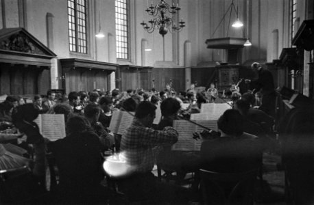 Repetitie van het Nederlands Studenten Orkest in Bergen, Bestanddeelnr 911-9499 photo