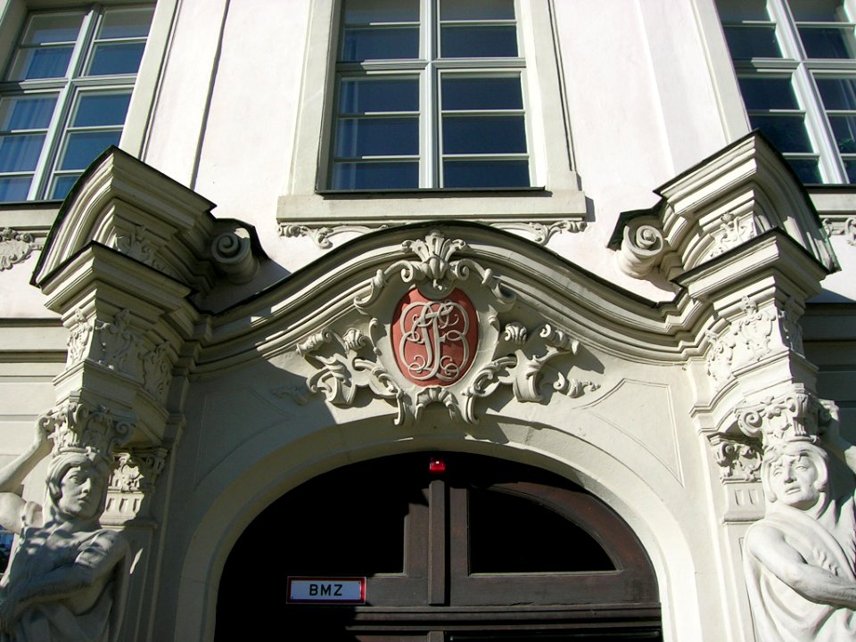 Residenzplatz 8 Eichstätt Portal-Wappen