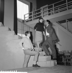 Repetitie Irma La Douce van Rotterdamse Toneel Lia Dorana en S van Brandenbu, Bestanddeelnr 912-2571