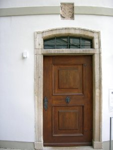 Residenzplatz 3 Eichstätt -Tor mit Wappen Ost