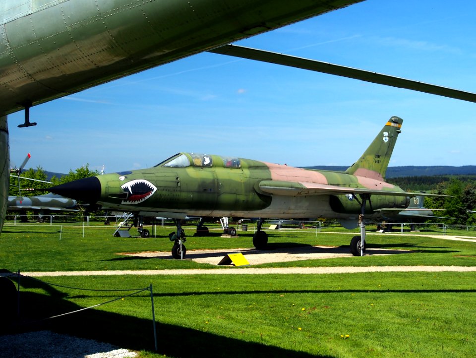 Republic F-105 Thunderchief USAF 24417 pic5