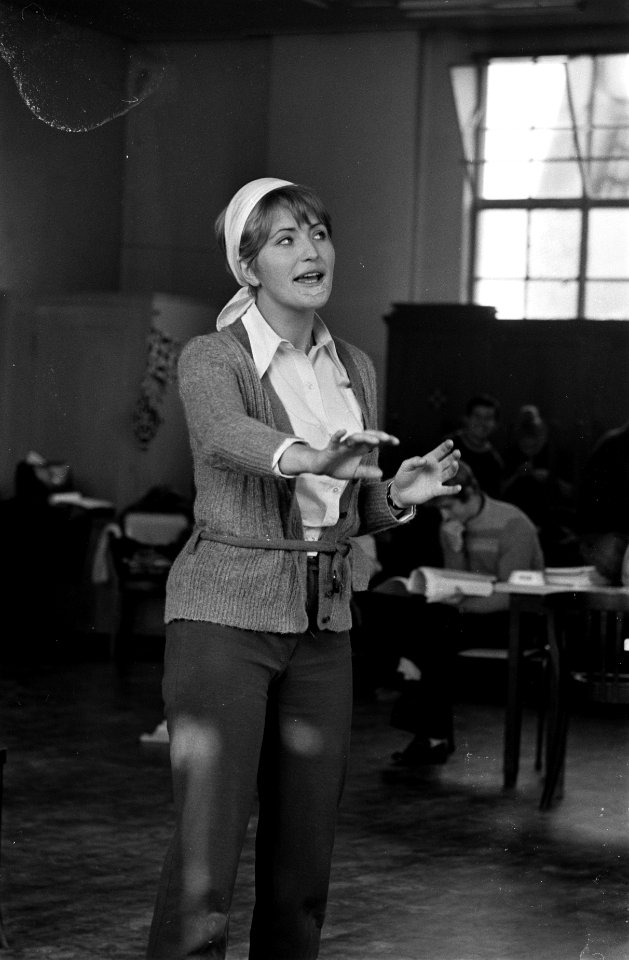 Repetities musical Sweet Charity Jasperina de Jong tijdens repetitie in Felix , Bestanddeelnr 921-8585