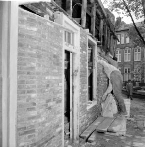 Restauratie Engelse kerk aan Begijnhof. Opdracht Trouw. Restauratie buitenkant, Bestanddeelnr 913-1039