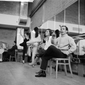 Repetitie Nationaal BalletBalletmeester Roland Casenave geeft aanwijzingen Naa, Bestanddeelnr 913-1507