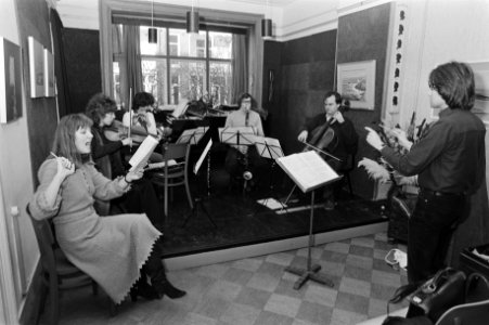 Repetitie van het Arcadi-ensemble in gebouw De Suite in Amsterdam, Bestanddeelnr 931-2692