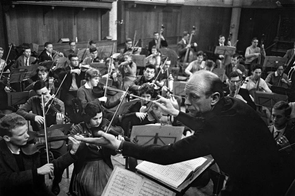 Repetitie van het Nederlands Studenten Orkest in Bergen overzicht tijdens de rep, Bestanddeelnr 911-9503