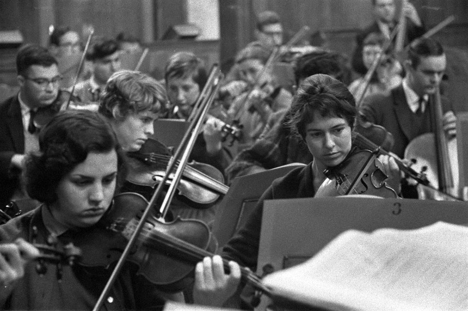 Repetitie van het Nederlands Studenten Orkest in Bergen, Bestanddeelnr 911-9501