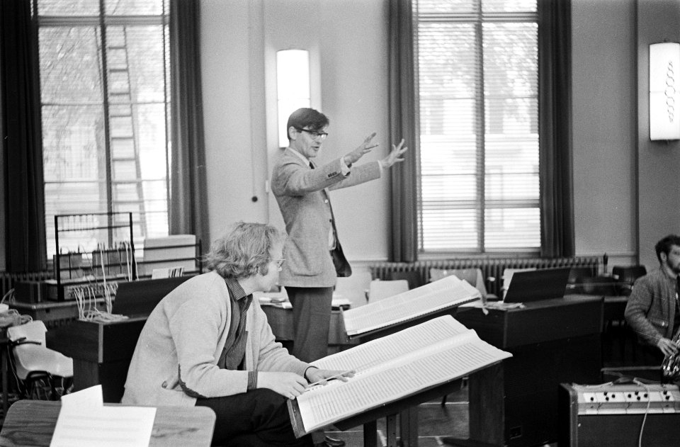 Repetitie opera Reconstructie in restaurant van Artis, Amsterdam Peter Schat (, Bestanddeelnr 922-4851