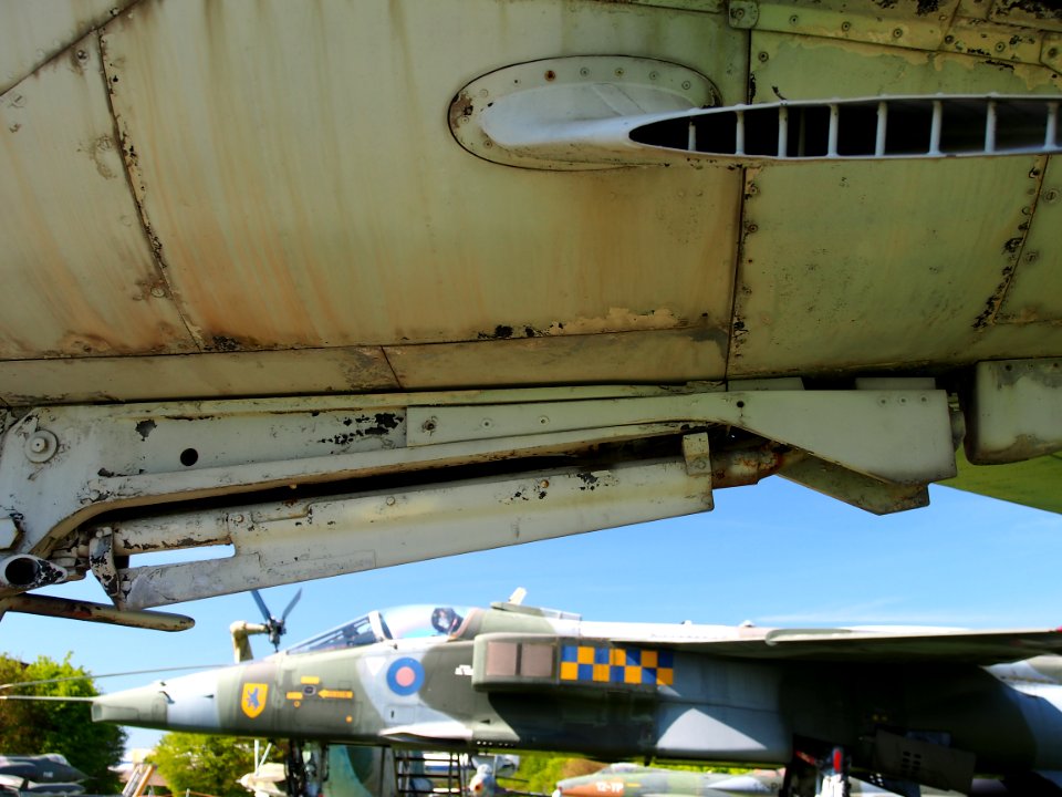 Republic F-105 Thunderchief USAF 24417 pic7 arresting hook