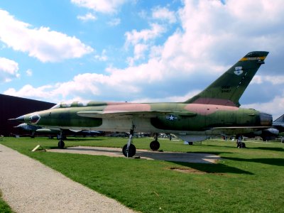 Republic F-105 Thunderchief USAF 24417 pic2