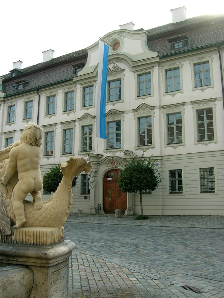 Residenzplatz 8 Eichstätt -beflaggt (2)
