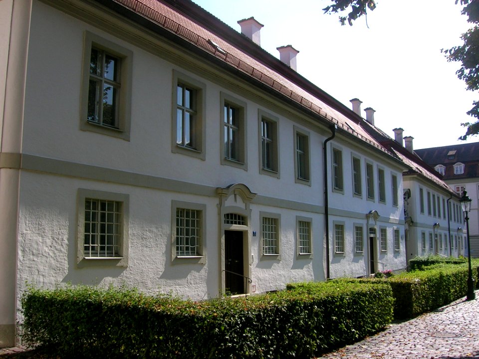 Residenzplatz 9 11 13 15 Eichstätt -von NW (1)