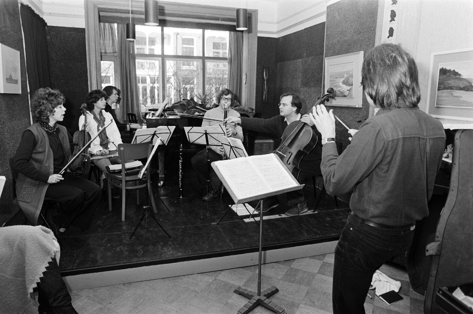 Repetitie van het Arcadi-ensemble in gebouw De Suite in Amsterdam, Bestanddeelnr 931-2693