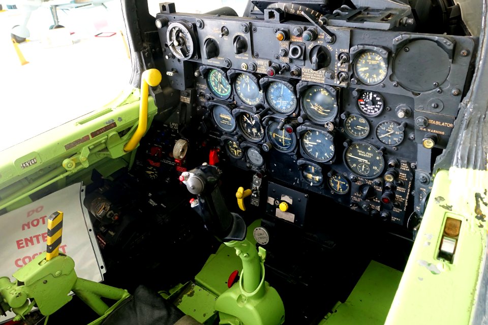 Republic F-84F Thunderstreak, cockpit, 1950 - Evergreen Aviation & Space Museum - McMinnville, Oregon - DSC00592