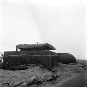 Reportage van de vernielde Atlantikwall na de slag om de Scheldemonding (Westkap, Bestanddeelnr 900-2010
