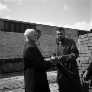 Reportage van het interneringskamp op de Levantkade te Amsterdam. Nu zijn er ca., Bestanddeelnr 900-4221