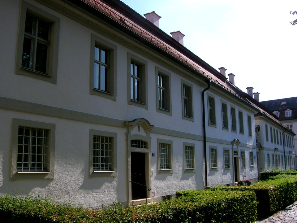 Residenzplatz 9 11 13 15 Eichstätt -von NW (2)