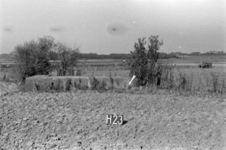 Restant van een kazemat of bunker bij Halsteren (ruilverkaveling Halsteren), Bestanddeelnr 170-2469