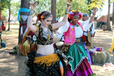 Faire woman renaissance