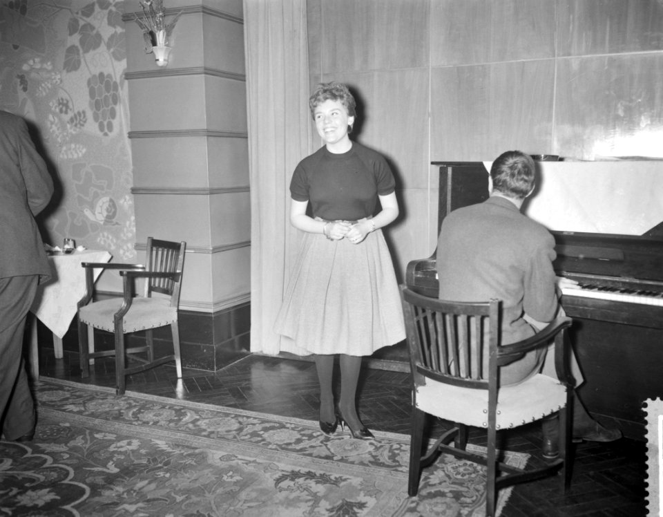 Repetities voor de Finale van het Nationaal Songfestival 1960 in Hilversum, Gree, Bestanddeelnr 910-9971