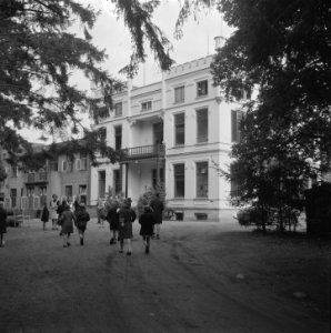 Reportage van het werk van de Stichting Oorlogs Pleegkinderen op het gebied van, Bestanddeelnr 900-9082