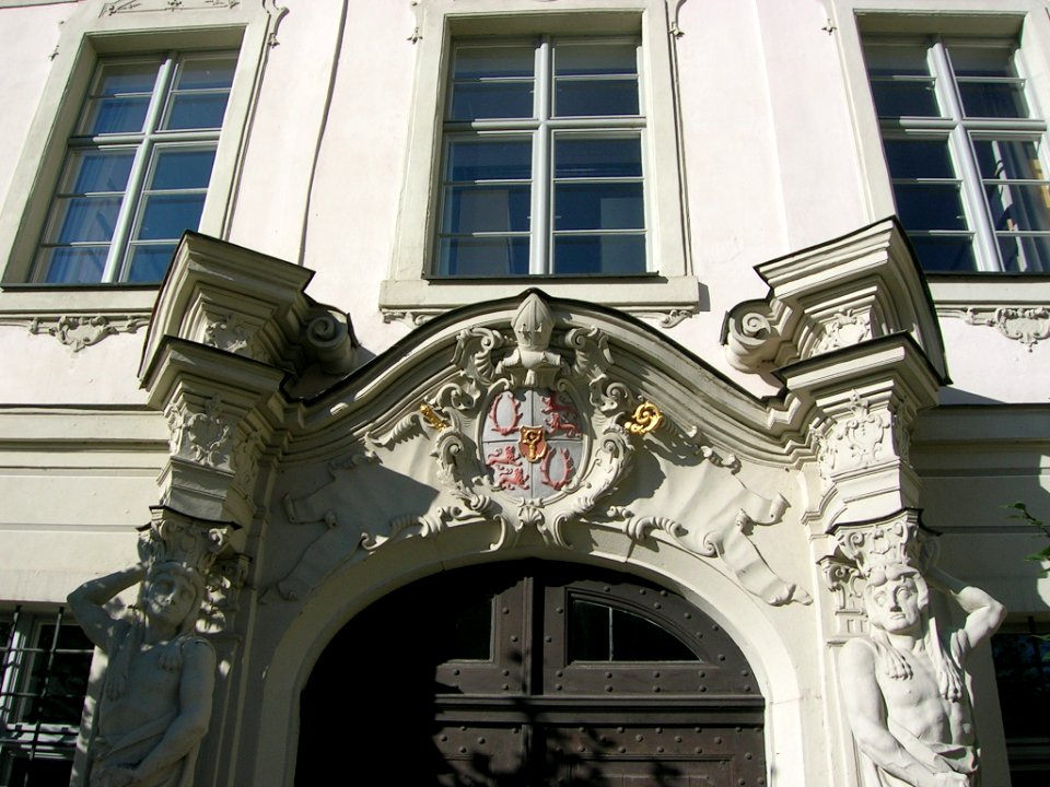 Residenzplatz 6 Eichstätt Portal-Wappen