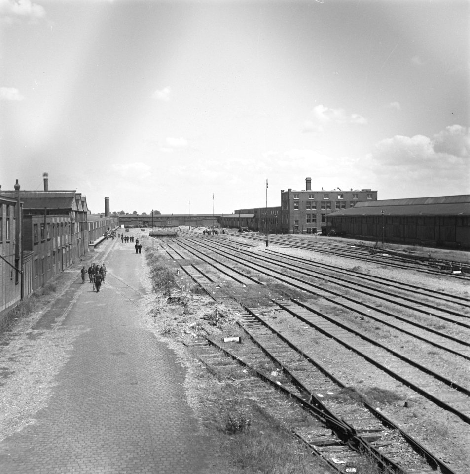 Reportage van het interneringskamp op de Levantkade te Amsterdam. Nu zijn er ca., Bestanddeelnr 900-4232