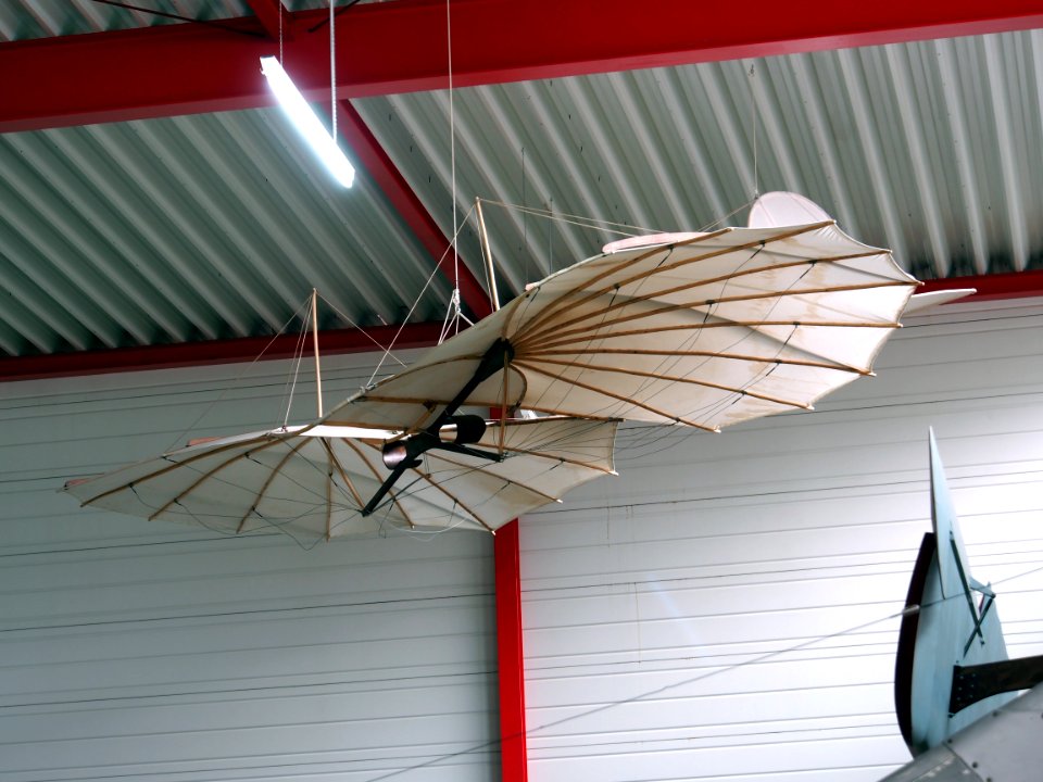 Replica of one of the first gliders at Flugausstellung Hermeskeil, pic1