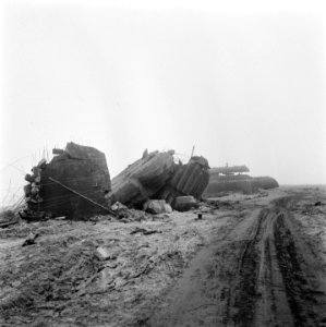 Reportage van de vernielde Atlantikwall na de slag om de Scheldemonding (Westkap, Bestanddeelnr 900-2011
