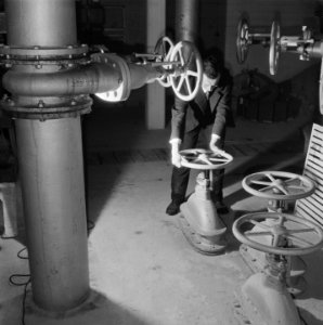 Reportage uit het waterloopkundig laboratorium te Delft, betreffende de droogleg, Bestanddeelnr 900-9473