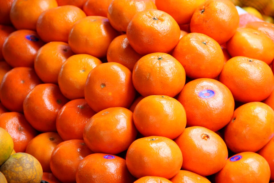 Oranges market fruit