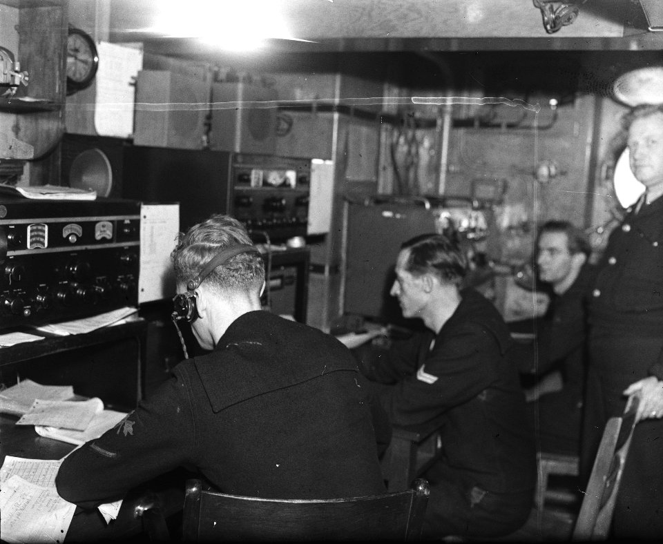 Reportage Vulcaan. In de radiohut van een marineschip, Bestanddeelnr 902-3634