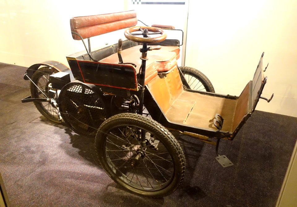 Replica of 1896 Bernardi Tri-car - Museum of Science and Industry (Chicago) - DSC06842