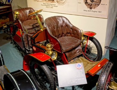 Riley tri-car automobile, 1905, Riley Cycle Co., Coventry, England, 6 HP, 2-cylinder, gasoline engine - Luray Caverns Car and Carriage Museum - Luray, Virginia - DSC01191