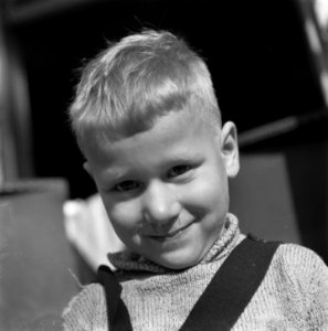 Reportage van het werk van de Stichting Oorlogs Pleegkinderen op het gebied van, Bestanddeelnr 900-9332