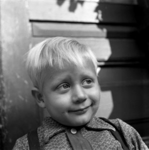 Reportage van het werk van de Stichting Oorlogs Pleegkinderen op het gebied van, Bestanddeelnr 900-9343