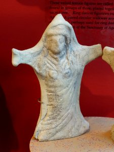 Ring dancer figurines, Hellenistic, terracotta, detail - Harvard Semitic Museum - Cambridge, MA - DSC06321
