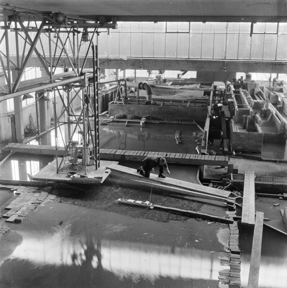 Reportage uit het waterloopkundig laboratorium te Delft, betreffende de droogleg, Bestanddeelnr 900-9481